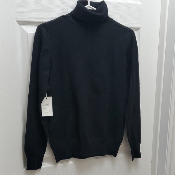 Cielo Classic Black Turtleneck Sweater - Picture 2 of 4